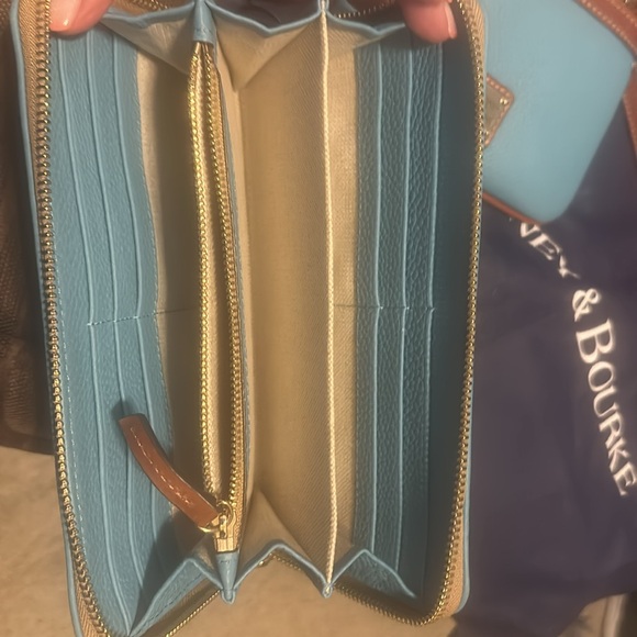 Dooney & Bourke - Picture 5 of 14